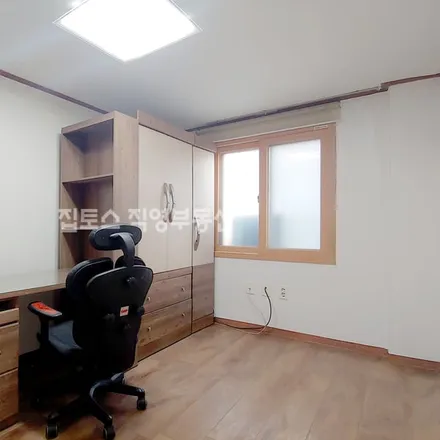 Rent this studio apartment on 서울특별시 관악구 봉천동 1688-113