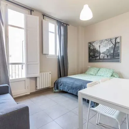 Rent this 5 bed apartment on Avinguda del Regne de València in 41, 46005 Valencia