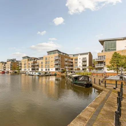 Rent this 3 bed apartment on Tallow Road in London, TW8 8EH