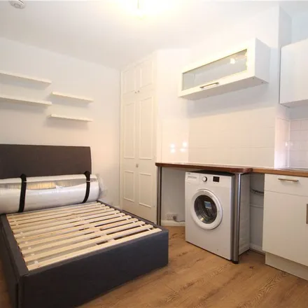 Rent this 1 bed apartment on Baillie Road in Guildford, GU1 3LP