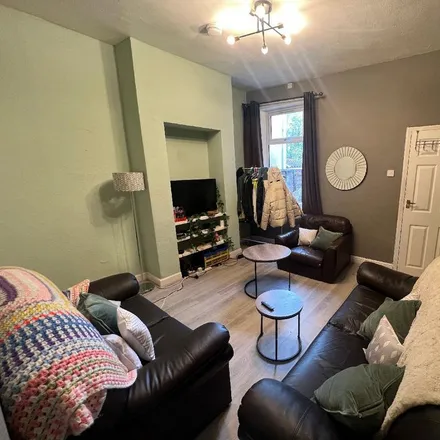 Rent this 4 bed room on 70 Alton Road in Selly Oak, B29 7DX