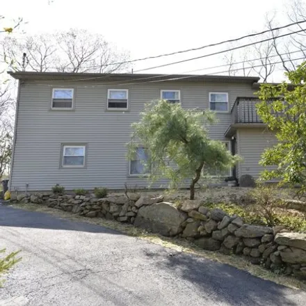 Buy this 3 bed house on 25 Oak Road in Candlewood Springs, New Milford