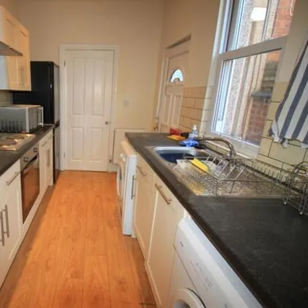 Image 2 - 98 Broomfield Road, Coventry, CV5 6JX, United Kingdom - Townhouse for rent