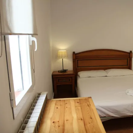 Rent this 6 bed room on Cuatro Pecas in Ronda de Segovia, 13
