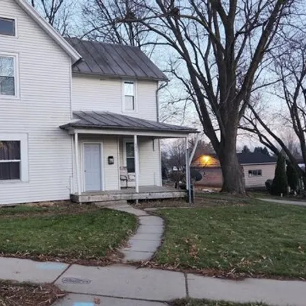 Buy this 3 bed house on 901 East Madison Street in Platteville, WI 53818