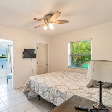 Rent this 2 bed apartment on Palm Harbor in FL, 34683