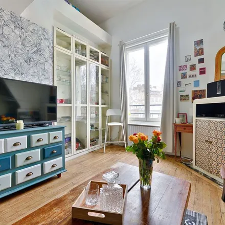 Image 2 - 171 Rue du Faubourg Saint-Martin, 75010 Paris, France - Apartment for rent