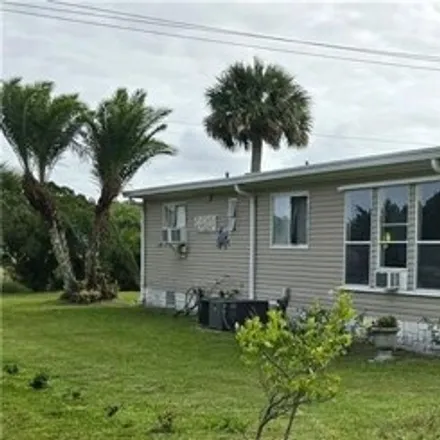 Image 2 - 905 Southwest Laurel Circle, Brevard County, FL 32976, USA - Apartment for sale