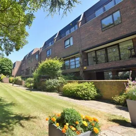 Rent this 5 bed townhouse on Kreisel Walk in London, TW9 3AN