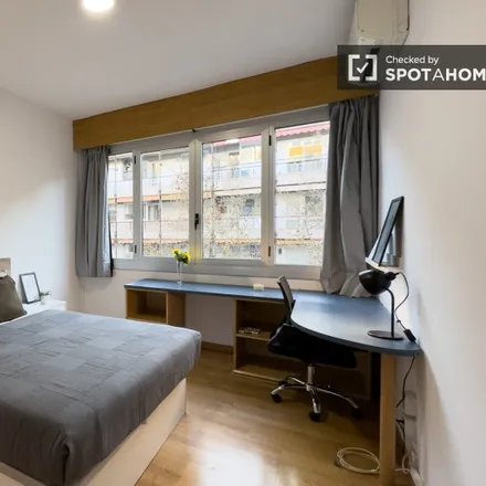 Image 5 - Carrer de Benet Mateu, 38, 08034 Barcelona, Spain - Room for rent