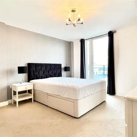Rent this 2 bed apartment on Kings Road in Newbury, RG14 5RG
