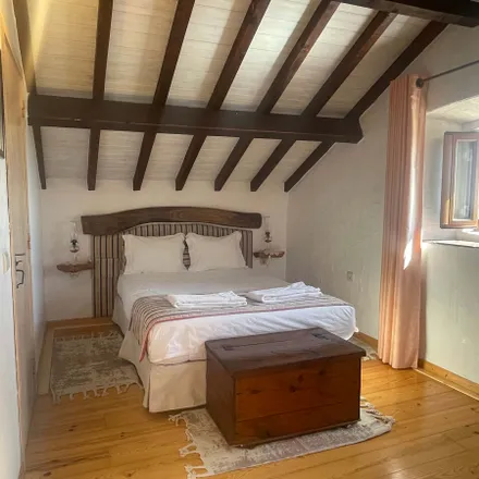 Rent this 2 bed apartment on Casal da Carrasqueira in Rua da Cabine, 2500-632 Caldas da Rainha
