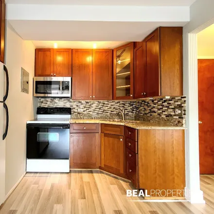 Rent this 1 bed apartment on 445 West Wellington Avenue