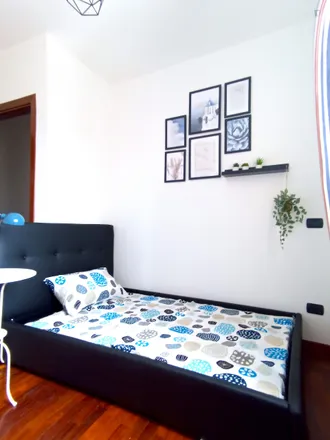 Rent this 5 bed room on Via Carlo Imbonati in 20159 Milan MI, Italy