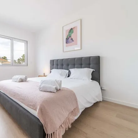 Rent this 3 bed house on Rua de Blanc de Portugal in 2820-508 Almada, Portugal