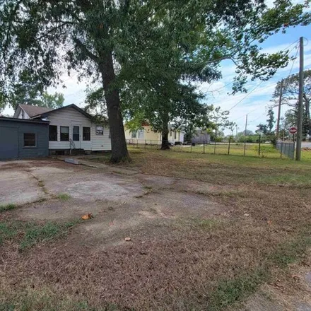 Buy this 3 bed house on 499 North Elm Street in Jacksonville, AR 72076