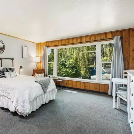 Rent this studio townhouse on Bend