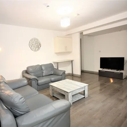 Rent this 5 bed apartment on Adelphi Street in Preston, PR1 7BH