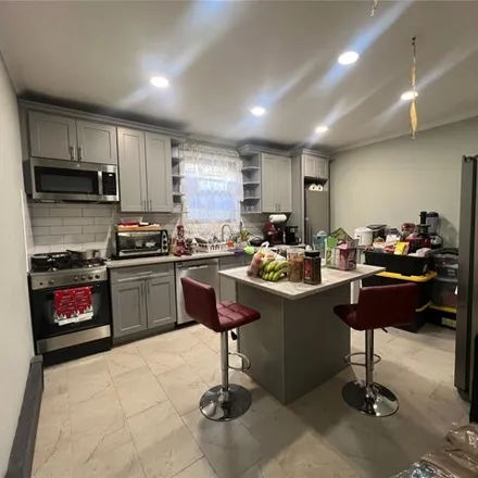 Buy this 3 bed duplex on 21-01 25th Road in New York, NY 11102