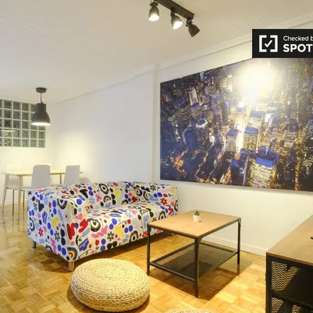 Rent this 4 bed apartment on Madrid in Odontología Arcos, Calle de Illescas
