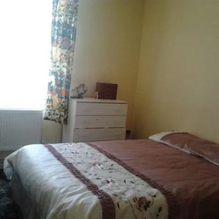 Rent this 2 bed townhouse on Farrant Avenue in London, N22 6PG