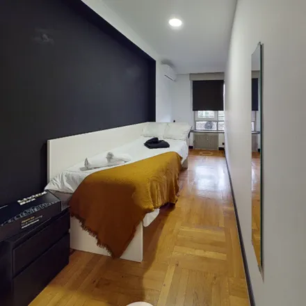 Rent this 3 bed room on Calle de María de Molina in 1, 28006 Madrid