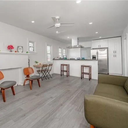 Image 6 - 2605 Obama Boulevard, Los Angeles, CA 90018, USA - House for sale