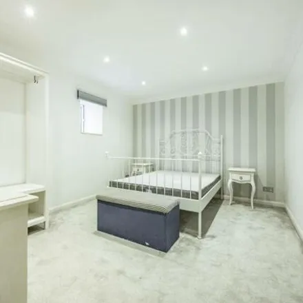 Buy this 1 bed apartment on Streatham High Road in London, SW16 6EP