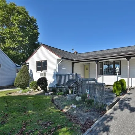 Buy this 3 bed house on 4 Cambridge Court in Bethpage, NY 11714