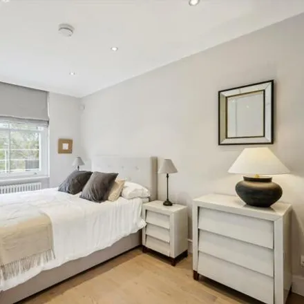 Image 5 - 32 Palace Gardens Terrace, London, W8 4RS, United Kingdom - Apartment for sale
