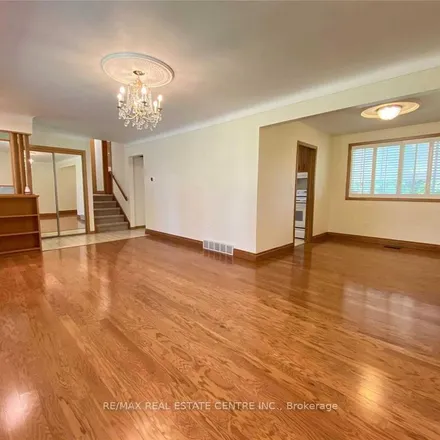 Image 3 - 4323 Mitchell Avenue, Niagara Falls, ON L2E 6N1, Canada - Apartment for rent