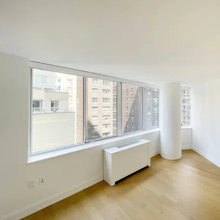 Image 2 - 400 E 54th St, Unit 2012 - Apartment for rent