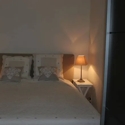 Rent this 1 bed apartment on 84450 Saint-Saturnin-lès-Avignon