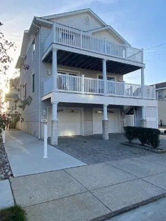 Rent this 4 bed townhouse on 62 North Adams Avenue in Margate City, Atlantic County