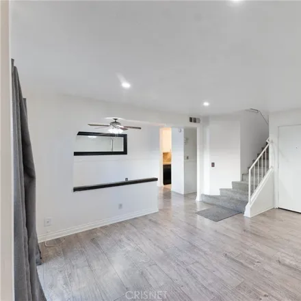Image 3 - 13825 Beaver Street, Los Angeles, CA 91342, USA - Townhouse for sale