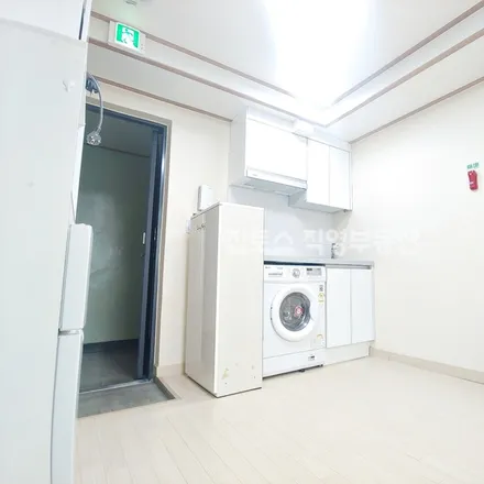 Rent this studio apartment on 서울특별시 서초구 서초동 1626-9