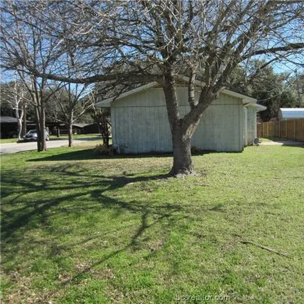 Image 3 - 1312 Hackberry Street, Hearne, TX 77859, USA - House for sale