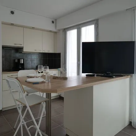 Image 4 - 85100 Les Sables-d'Olonne, France - Apartment for rent