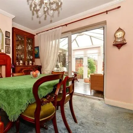 Buy this 3 bed duplex on Kingsway Avenue in London, CR2 8NF