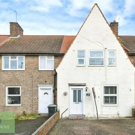 Rent this 3 bed townhouse on Vanoc Gardens in London, BR1 5LB