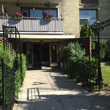 Image 7 - 132 Cosburn Avenue, Toronto, ON M4K 3W2, Canada - Apartment for rent