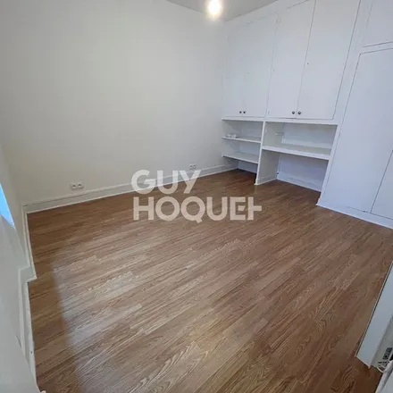 Rent this 1 bed apartment on Saint-Ouen-sur-Seine in Seine-Saint-Denis, France