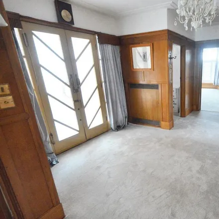 Image 6 - 33 Chalkwell Esplanade, Southend-on-Sea, SS0 8JQ, United Kingdom - House for rent