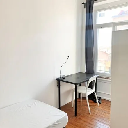 Rent this 1 bed apartment on República "A Desordem dos Engenheiros" in Avenida Almirante Reis 256, 5º D