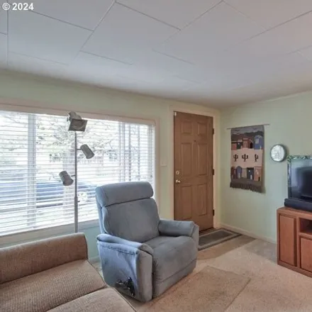 Image 3 - 4970 Southwest Angel Avenue, Beaverton, OR 97005, USA - House for sale