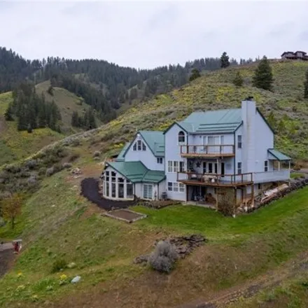 Buy this 4 bed house on 9534 Plateau Road in Chelan County, WA 98815