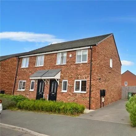 Buy this 3 bed duplex on Thorpe View in Thorpe-on-the-Hill, LS10 4DT