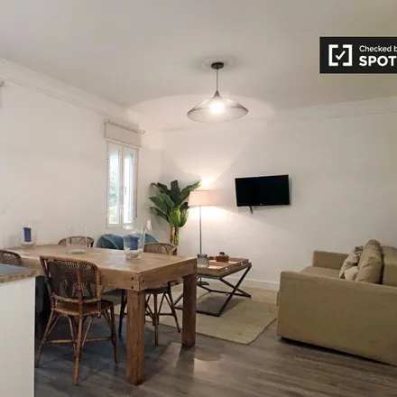 Rent this 2 bed apartment on Madrid in Instituto Médico Láser, Paseo del General Martínez Campos