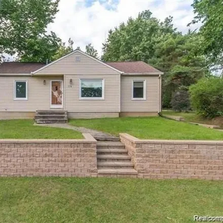 Buy this 2 bed house on 7290 Andersonville Road in Independence Charter Township, MI 48346