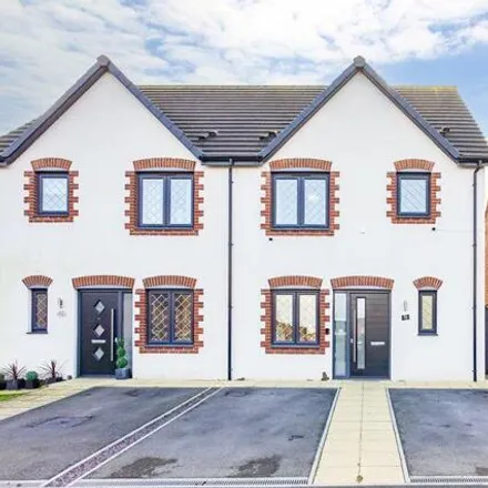 Buy this 3 bed duplex on Wheatsheaf Way in Clowne, S43 4BN